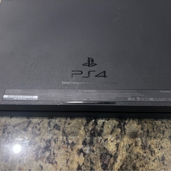 Sony PlayStation 4 Console Bundle - Black 500GB - Picture 8 of 8